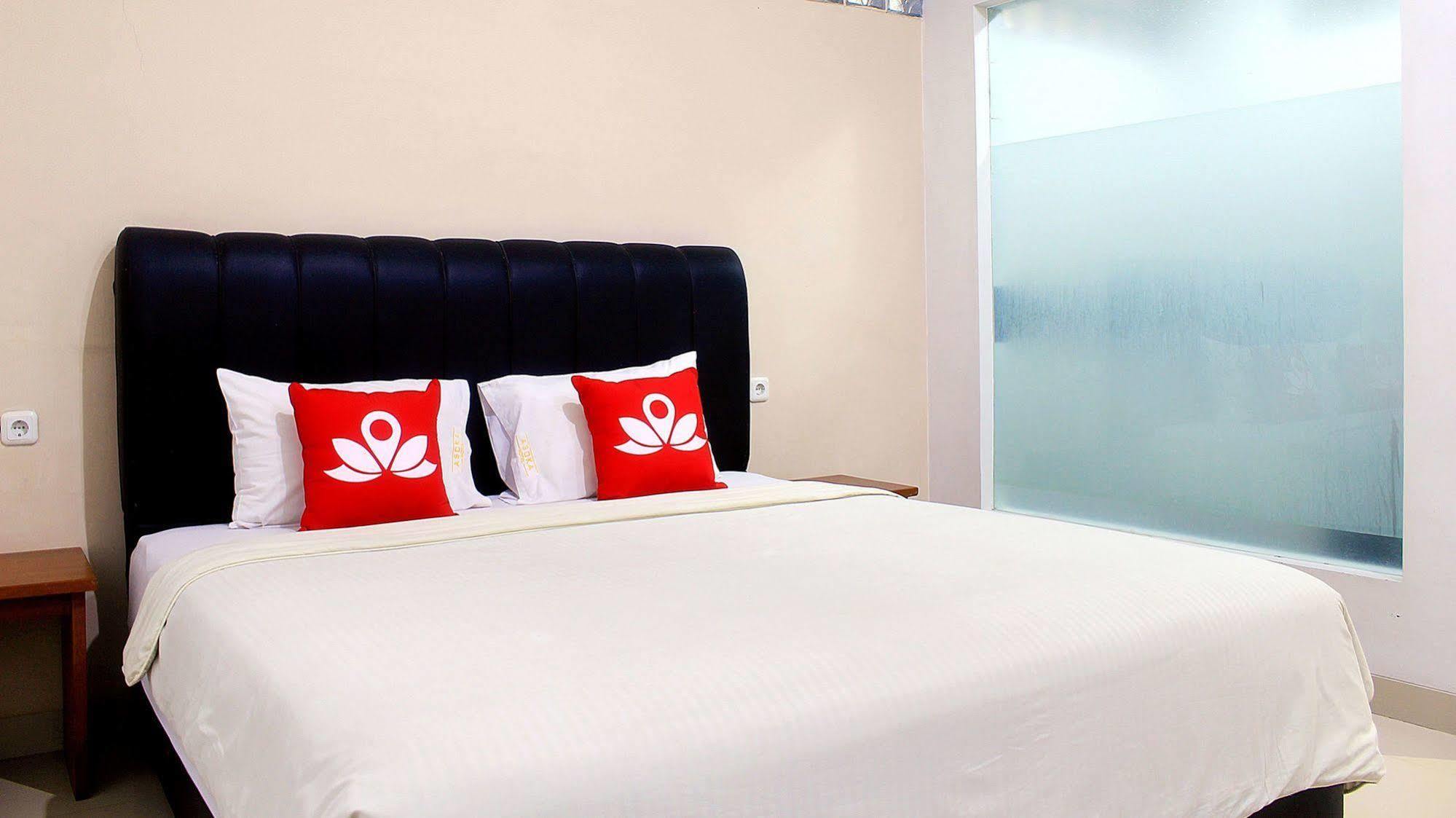 Hotel Zen Lengkong Besar 3*